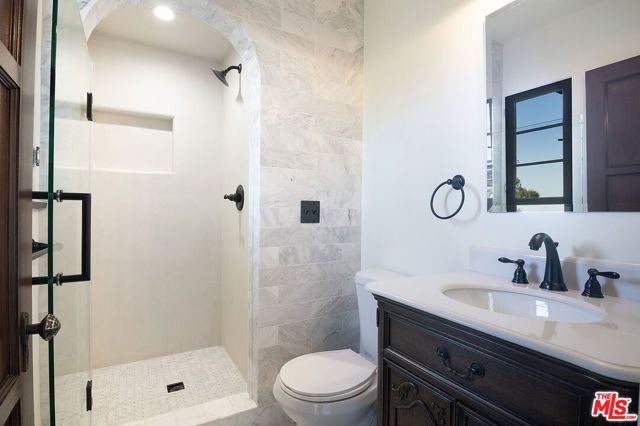 3475 N Knoll Drive, Los Angeles, CA 90068