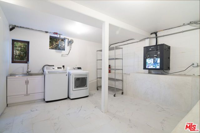 3475 N Knoll Drive, Los Angeles, CA 90068