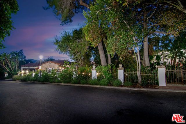 3475 N Knoll Drive, Los Angeles, CA 90068