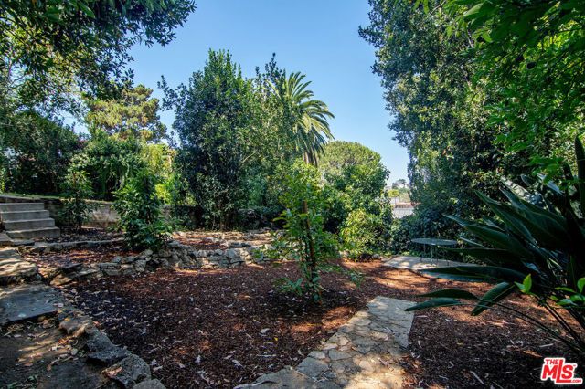 3475 N Knoll Drive, Los Angeles, CA 90068