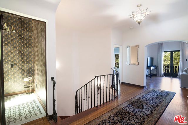 3475 N Knoll Drive, Los Angeles, CA 90068