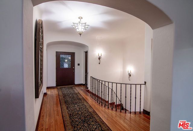 3475 N Knoll Drive, Los Angeles, CA 90068