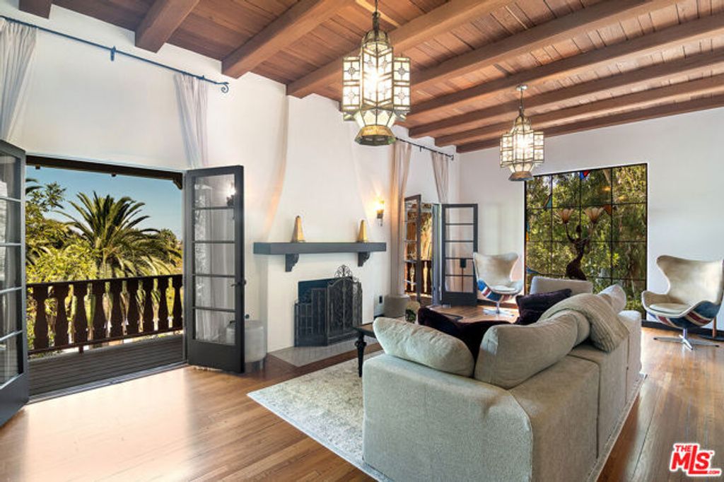 3475 N Knoll Drive, Los Angeles, CA 90068