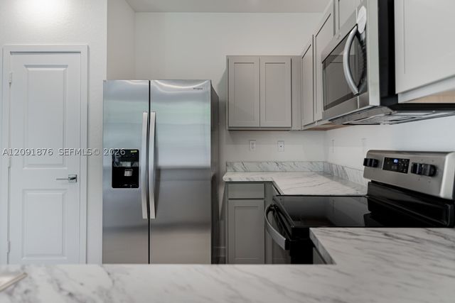 934 SE 19th St, Homestead, FL 33034
