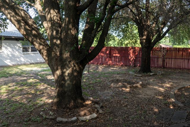2601 Denbury Drive, Fort Worth, TX 76133