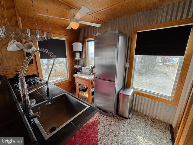 15188 LAKE DR, Scotland, MD 20687