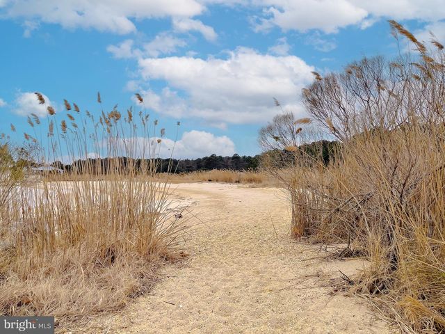 15188 LAKE DR, Scotland, MD 20687