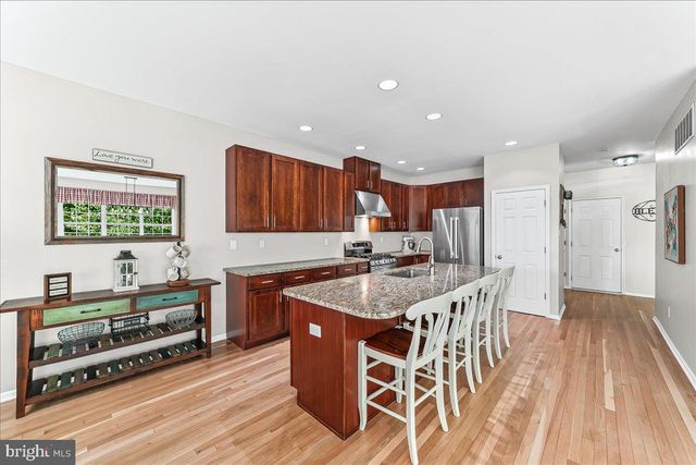 237 DEEPDALE DR, Kennett Square, PA 19348