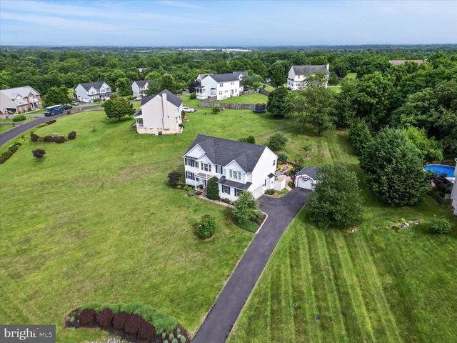 577 PINNACLE DR, Bunker Hill, WV 25413