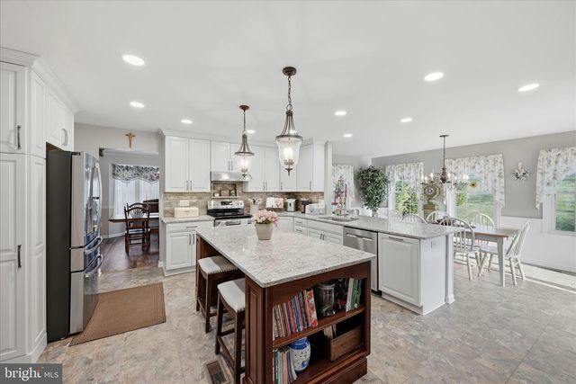 577 PINNACLE DR, Bunker Hill, WV 25413