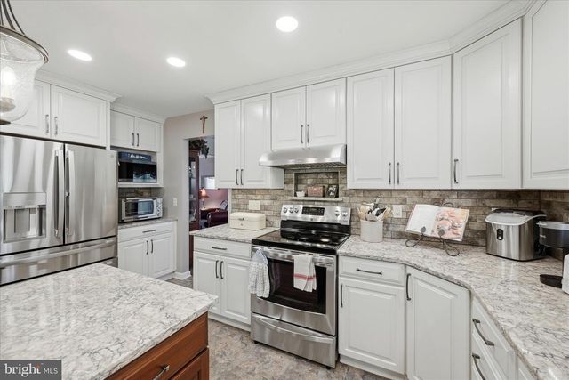 577 PINNACLE DR, Bunker Hill, WV 25413