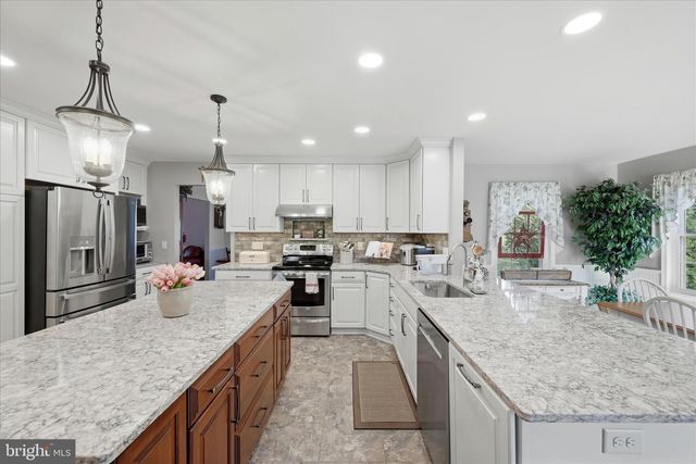 577 PINNACLE DR, Bunker Hill, WV 25413