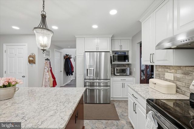 577 PINNACLE DR, Bunker Hill, WV 25413