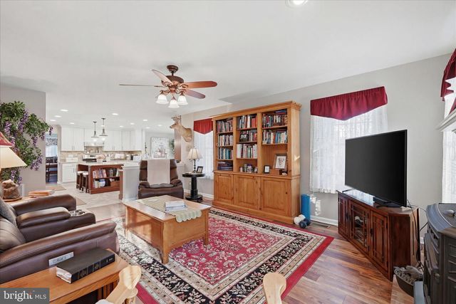 577 PINNACLE DR, Bunker Hill, WV 25413