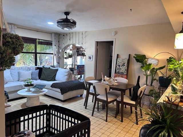 2480 W 67th Pl 23-12, Hialeah, FL 33016