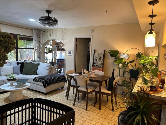 2480 W 67th Pl 23-12, Hialeah, FL 33016