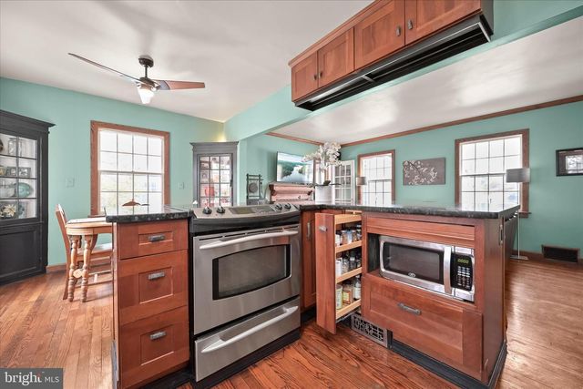 6715 QUEENS CHAPEL RD, Hyattsville, MD 20782