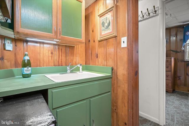 6715 QUEENS CHAPEL RD, Hyattsville, MD 20782