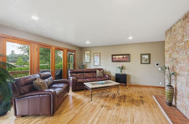 930 NE Wesley Lane, Grants Pass, OR 97526