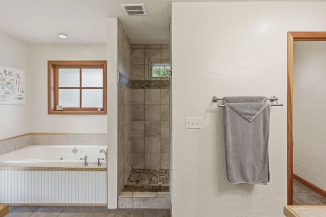 930 NE Wesley Lane, Grants Pass, OR 97526