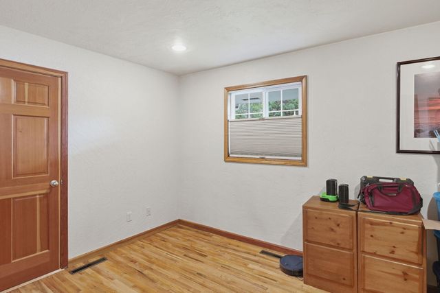 930 NE Wesley Lane, Grants Pass, OR 97526