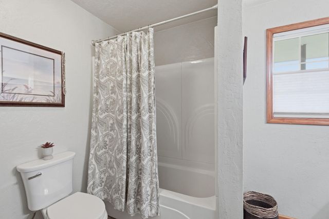 930 NE Wesley Lane, Grants Pass, OR 97526