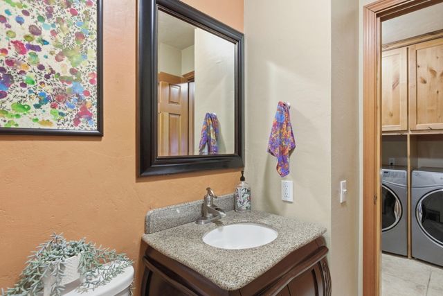930 NE Wesley Lane, Grants Pass, OR 97526