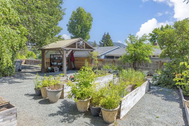 930 NE Wesley Lane, Grants Pass, OR 97526