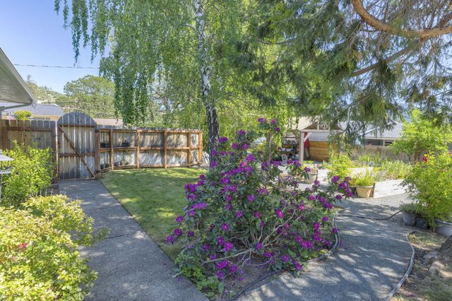 930 NE Wesley Lane, Grants Pass, OR 97526