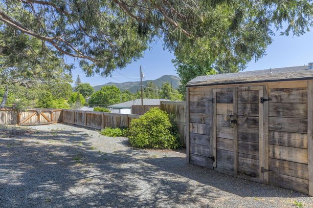 930 NE Wesley Lane, Grants Pass, OR 97526