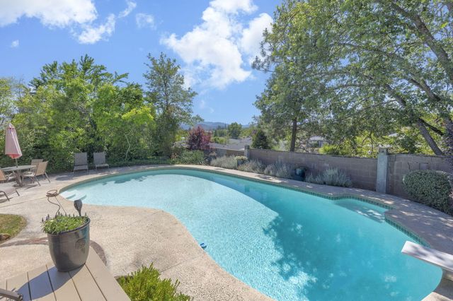 930 NE Wesley Lane, Grants Pass, OR 97526