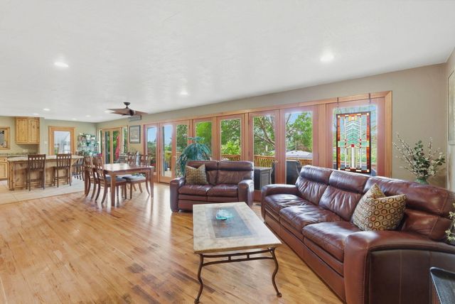 930 NE Wesley Lane, Grants Pass, OR 97526