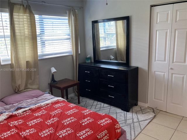 5300 NE 6th Ave H16, Oakland Park, FL 33334