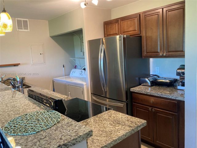 5300 NE 6th Ave H16, Oakland Park, FL 33334