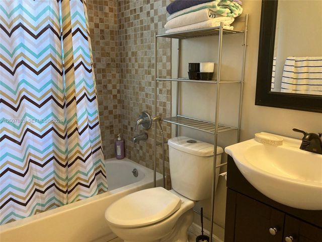 5300 NE 6th Ave H16, Oakland Park, FL 33334