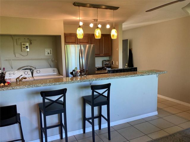 5300 NE 6th Ave H16, Oakland Park, FL 33334