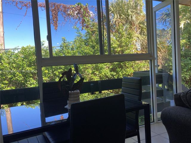 5300 NE 6th Ave H16, Oakland Park, FL 33334