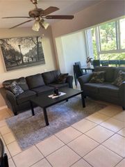 5300 NE 6th Ave H16, Oakland Park, FL 33334
