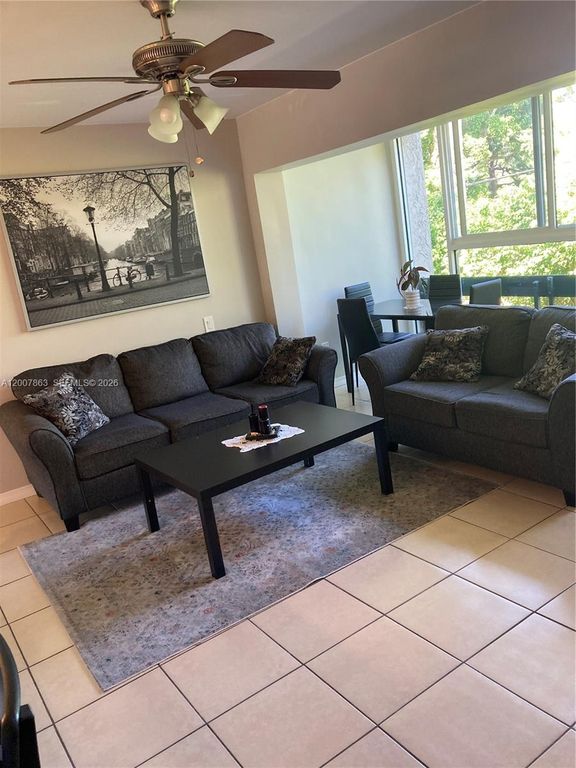 5300 NE 6th Ave H16, Oakland Park, FL 33334