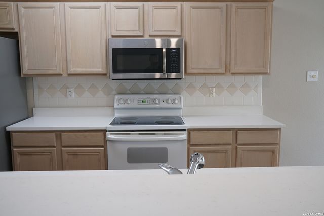 7203 SNOWDEN CRST, San Antonio, TX 78240