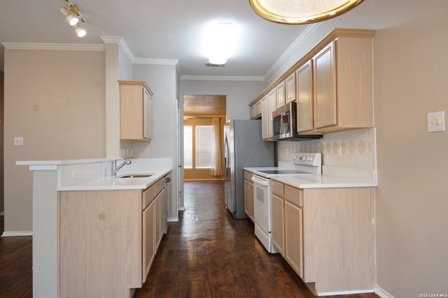 7203 SNOWDEN CRST, San Antonio, TX 78240