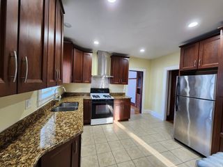 41 Woodward St 2, Quincy, MA 02169