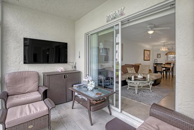 646 Snug Harbor Drive H105, Boynton Beach, FL 33435