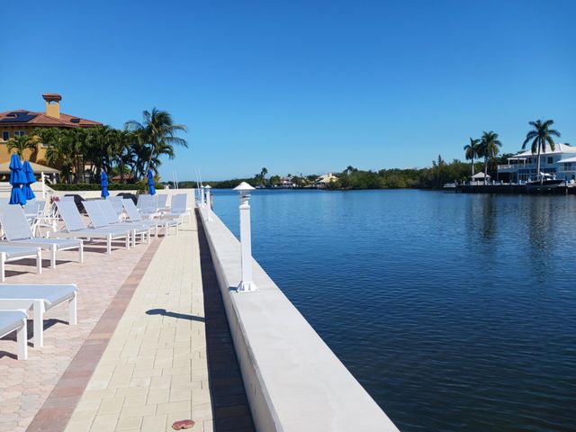 646 Snug Harbor Drive H105, Boynton Beach, FL 33435