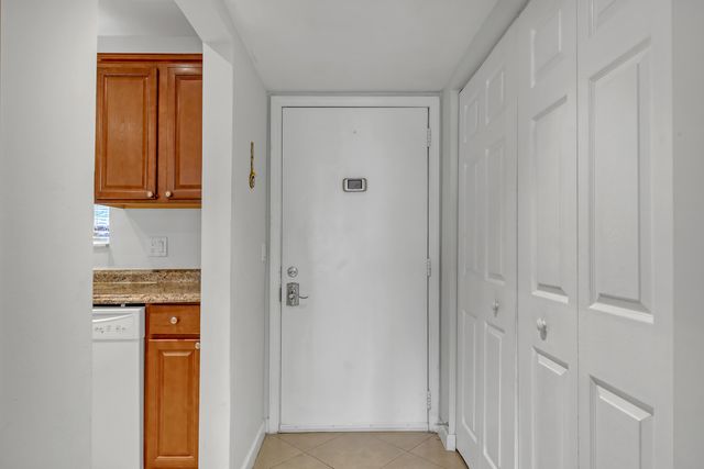 646 Snug Harbor Drive H105, Boynton Beach, FL 33435