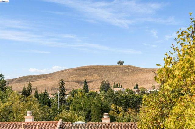 80 Leeds Ct E, Danville, CA 94526