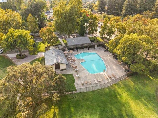 80 Leeds Ct E, Danville, CA 94526