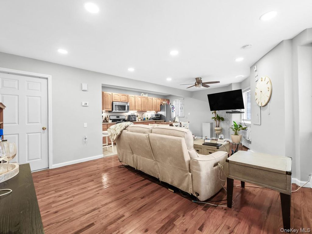 360 E 167th Street, Bronx, NY 10456 — photo 3