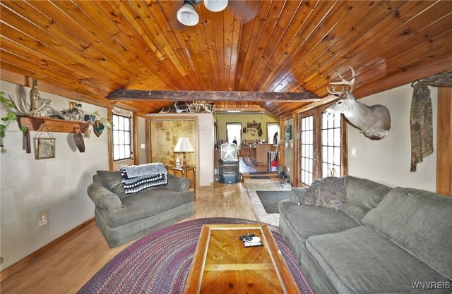 8015 Versailles Road, Evans, NY 14006