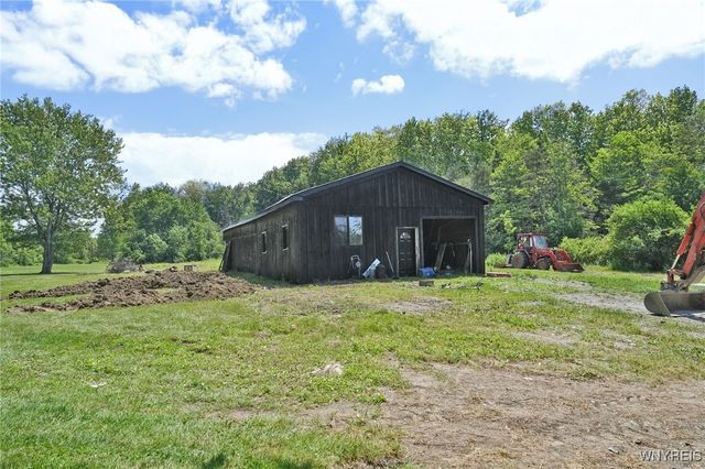 8015 Versailles Road, Evans, NY 14006